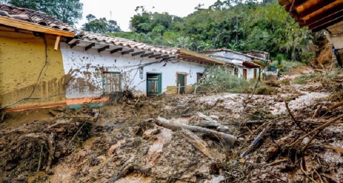 Miracle in Colombia - A saint statue rescues city dwellers from landslide 18