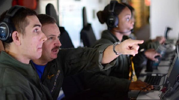 Navy crew speaks out on 2004 UFO encounter, saw flying 'elongated egg' with 'phosphorus glow' 1