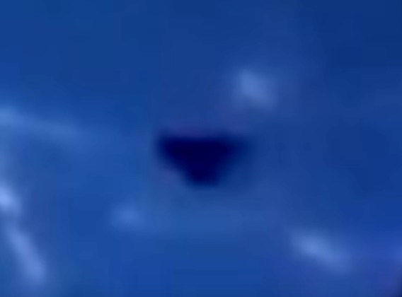 Astronaut on board the International Space Station records 3 triangular UFOs 10