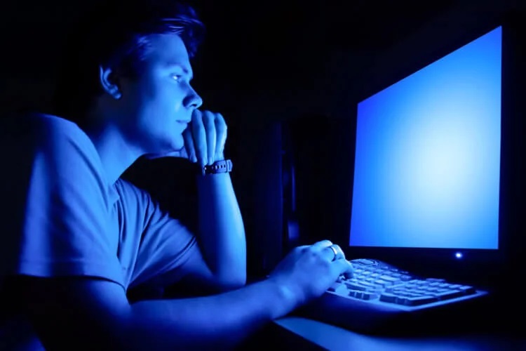 Blue light causes aging 10