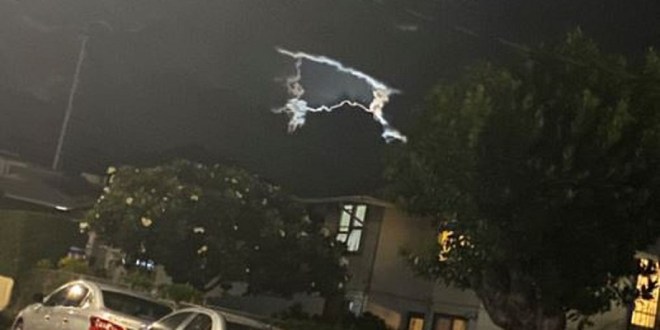 Dozens of strange lights in the sky above Honolulu 1