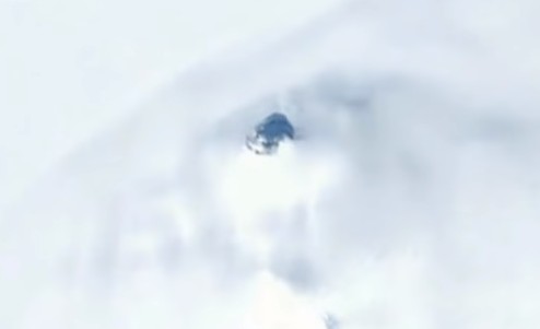 Photographs of Antarctica show an object similar to a "Flying Saucer" 10