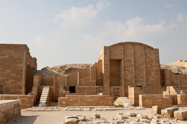 Is Djoser's pyramid the first pyramid in Egypt? 13