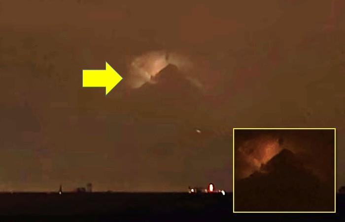 Mysterious and huge object in the shape of a "pyramid" appears in the sky above Philadelphia 7