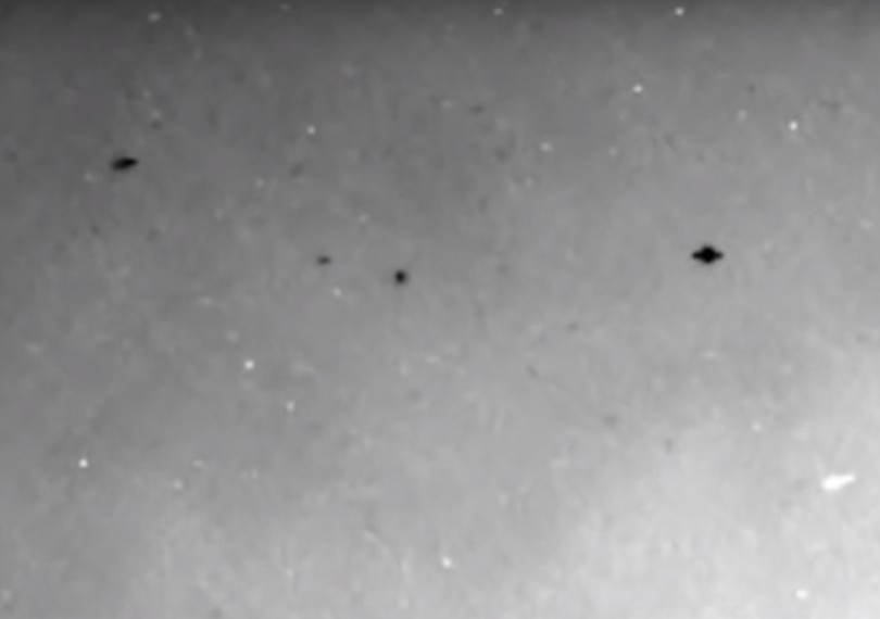 Mars, Rover Curiosity photographs UFOs in the skies of the Red Planet! 11