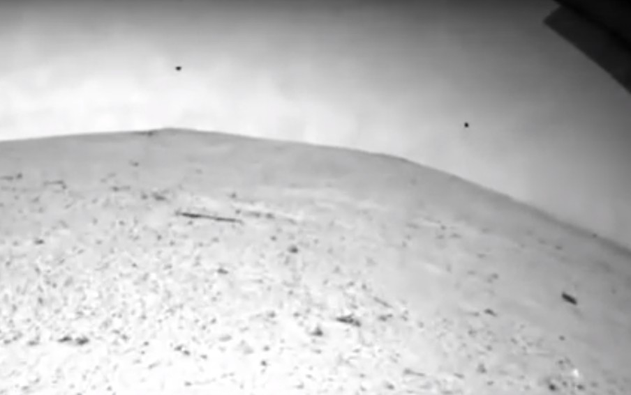 Mars, Rover Curiosity photographs UFOs in the skies of the Red Planet! 12