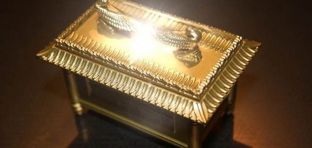 Archaeologists May Have Found Table that Held the Ark of the Covenant 15