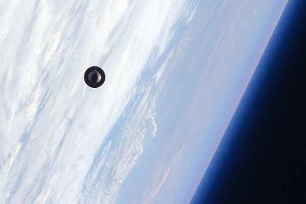 The Space Shuttle "Atlantis" photographed a UFO in space! 11