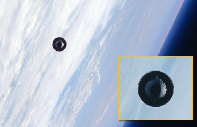 The Space Shuttle "Atlantis" photographed a UFO in space! 9