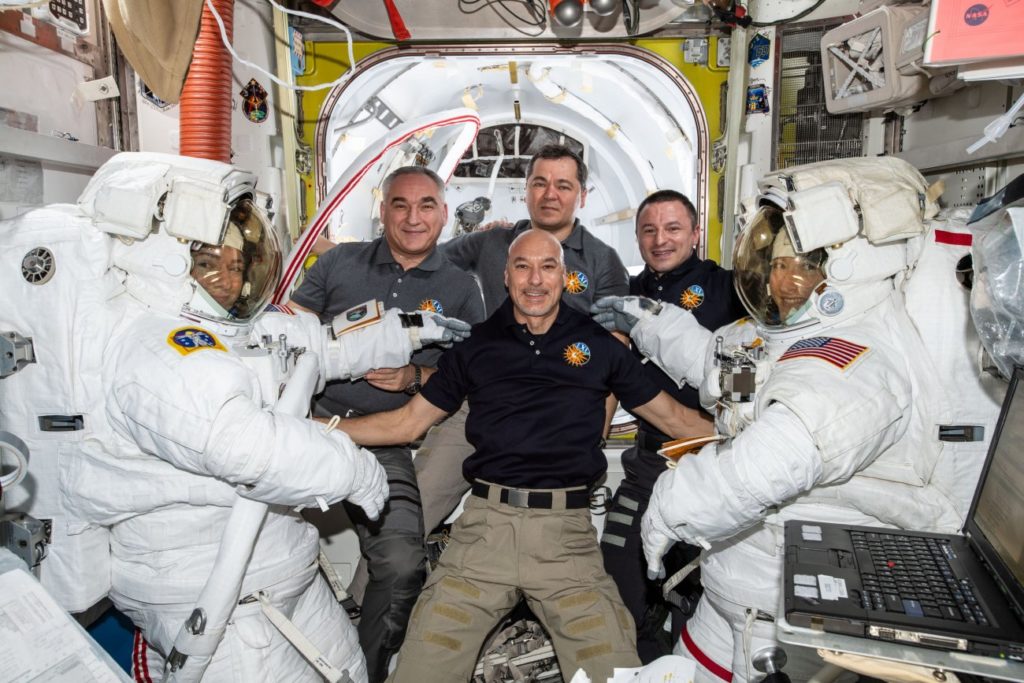 2020 in Space! Astronauts Ring in New Year (and Decade) from Orbit 3