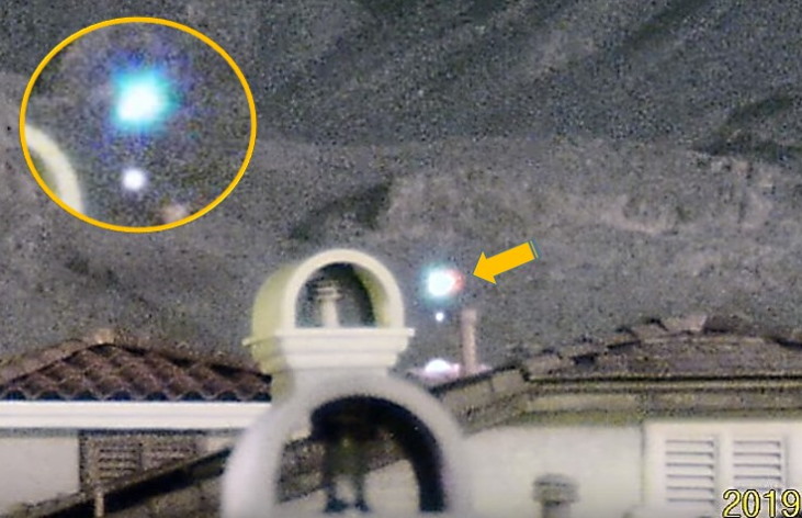 Spectacular UFO sighting is recorded on Las Vegas' Little Red Rock 11