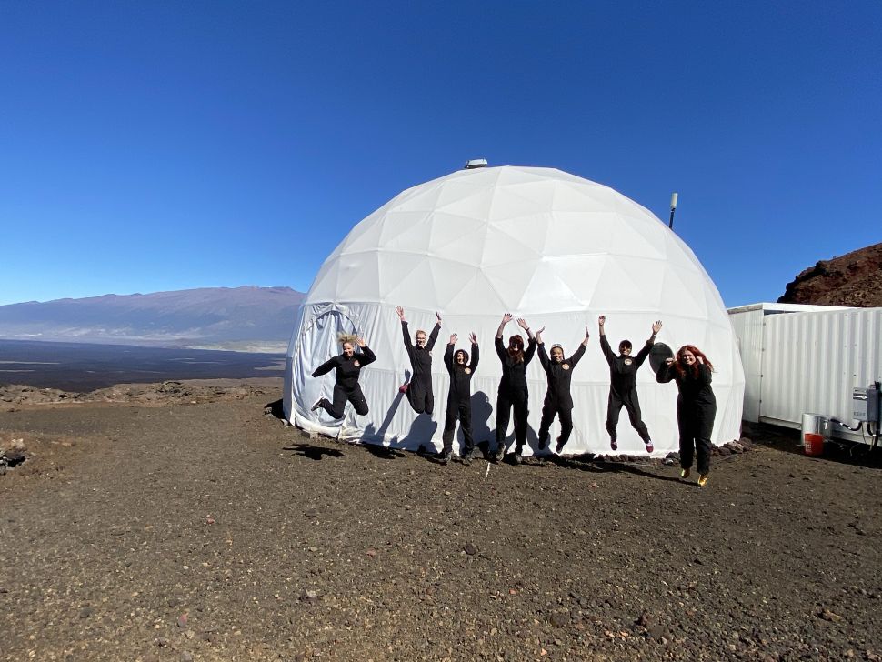 Exclusively female crew begins historic "mission to Mars" 1
