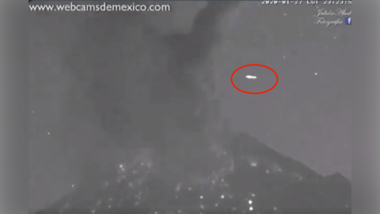 UFO filmed in skies over Mexico's Popocatepetl volcano seconds after eruption 2
