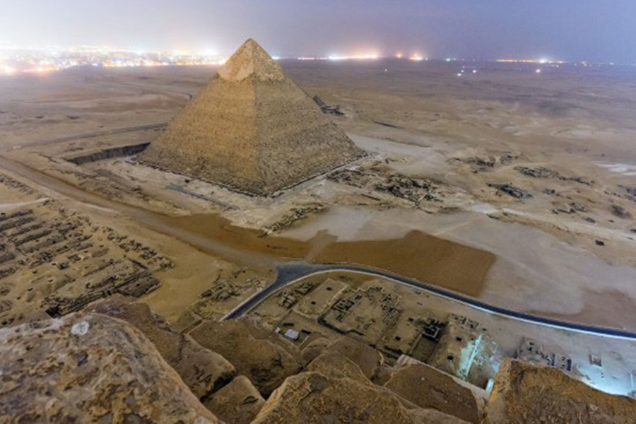 They will scan the Great Pyramid of Giza with cosmic rays to identify a mysterious hidden chamber 1