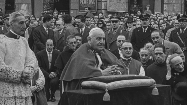 Pope John XXIII's meeting with the alien 1