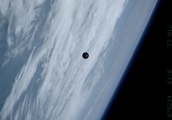 The Space Shuttle "Atlantis" photographed a UFO in space! 10