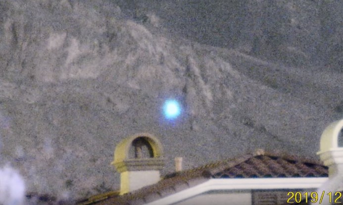 Spectacular UFO sighting is recorded on Las Vegas' Little Red Rock 12