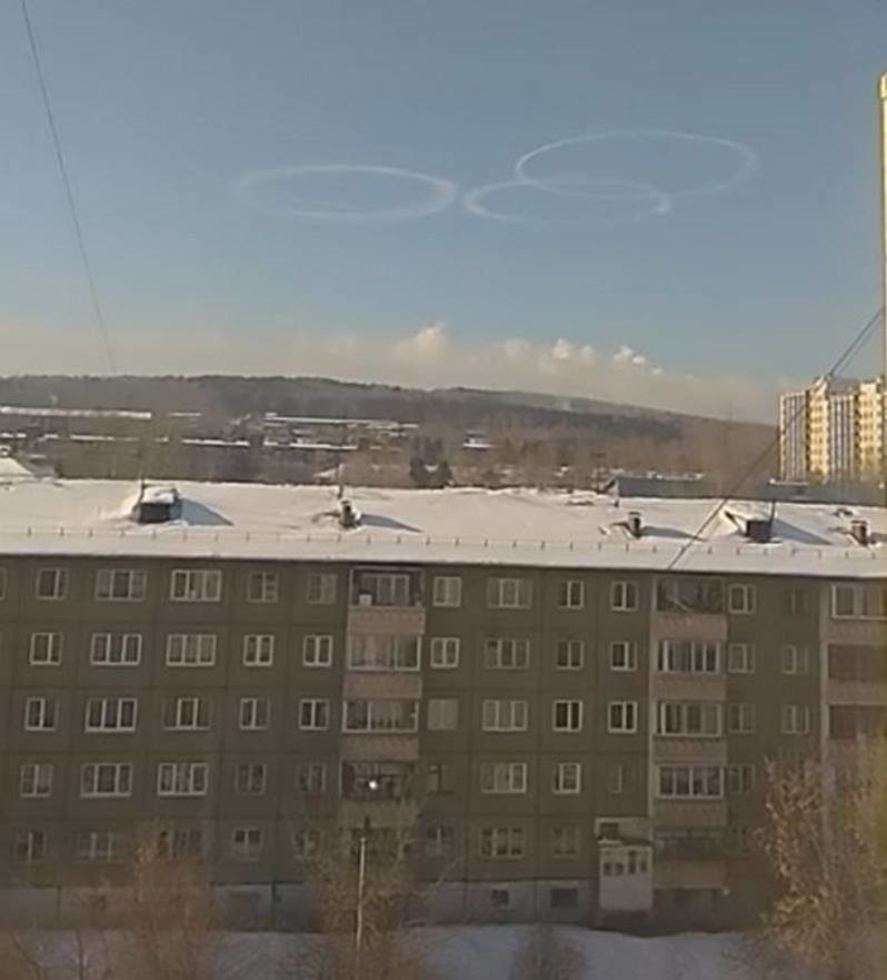 “This is an anomaly!”: Unusual ring-clouds appeared in the sky above Russian city 24