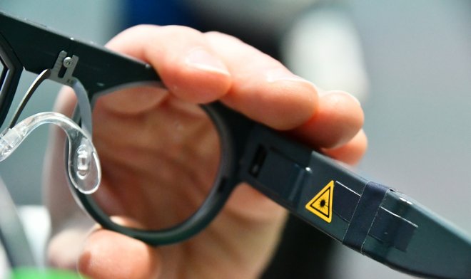 Bosch smart glasses draw a laser image right inside the human eye 1