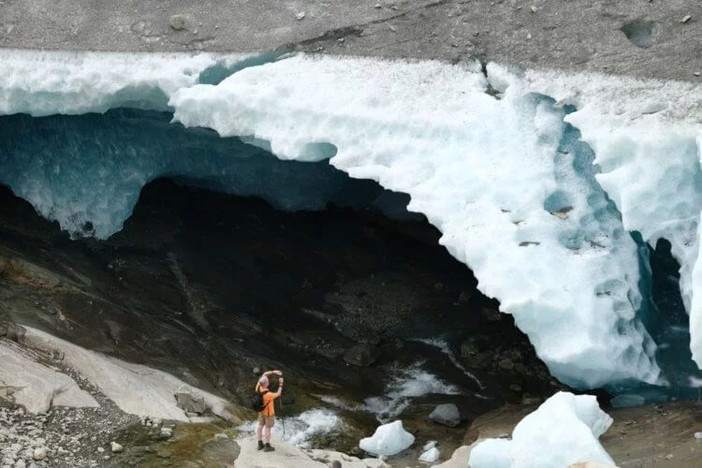 All climate change models show that disaster is approaching rapidly. But why? 6