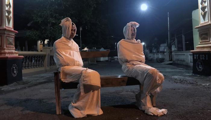 Indonesia scares people with ghosts to stay at home 15
