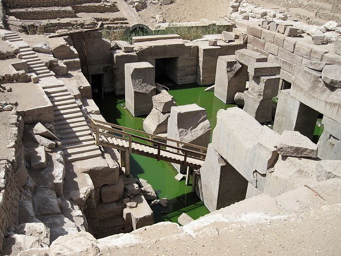 Helicopter, tank, submarine: what is actually depicted on the walls of the temple in Abydos 16