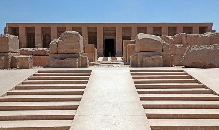 Helicopter, tank, submarine: what is actually depicted on the walls of the temple in Abydos 2