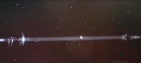 Blue Beam on ISS: UFO observed the test of the US military satellite in low Earth orbit 33