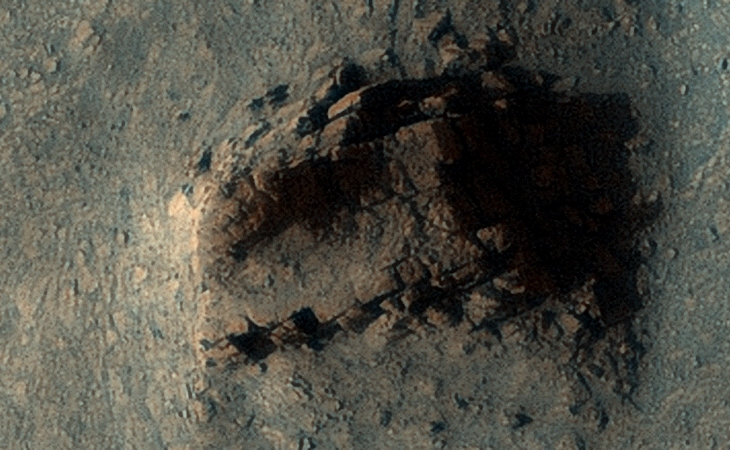 Ancient wall of megalith ruins found on Mars 2
