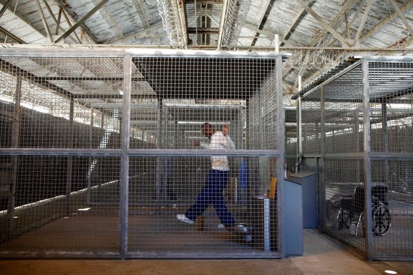 Cages for quarantined persons brought to California? 11