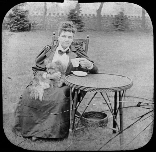 Between Worlds: The Story of Florence Cook - the Woman Who Talked to Ghosts 2