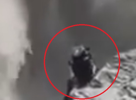 Iceland accidentally filmed a transforming alien watching people 25