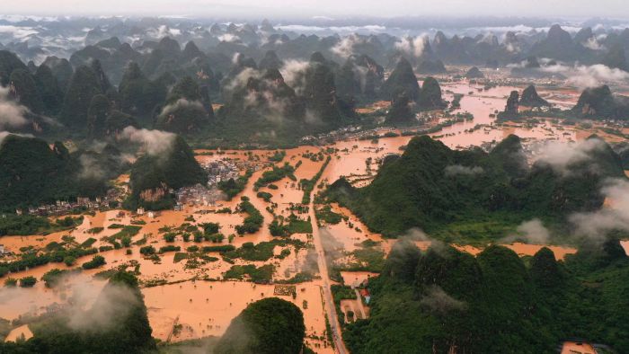 Apocalyptic flood in China's Hunan province 1