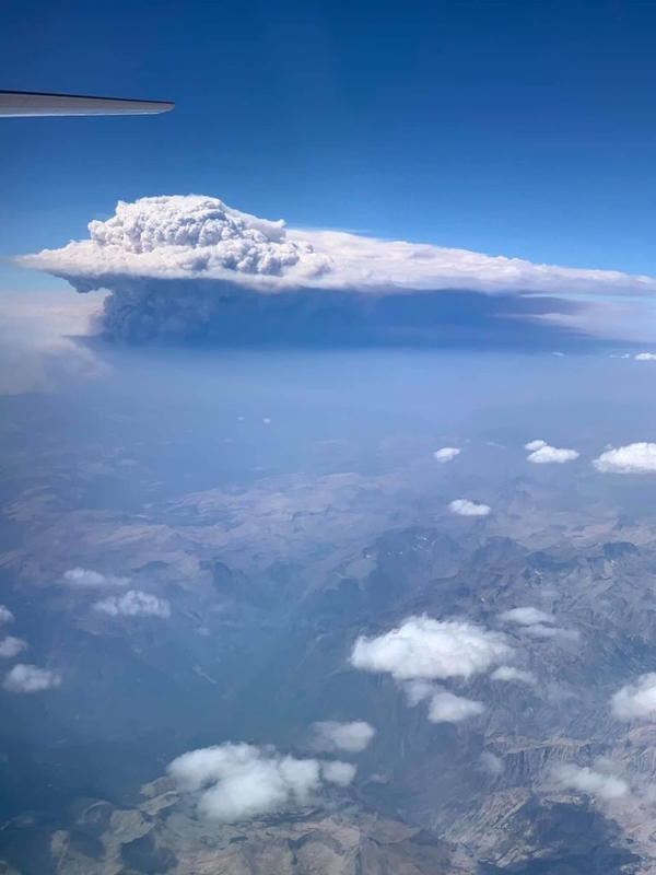 California wildfires create giant "volcanic" clouds 2