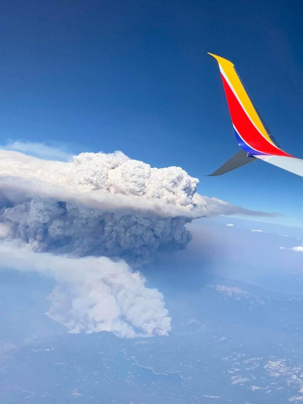 California wildfires create giant "volcanic" clouds 3