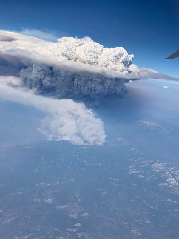 California wildfires create giant "volcanic" clouds 5