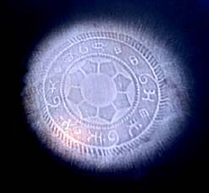 Modern scientists have failed to comprehend the secret of the magical effect of the ancient Chinese mirror. Modern scientists have failed to comprehend the secret of the magical effect of the ancient Chinese mirror.