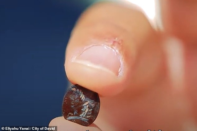A seal with the image of the god Apollo was found in the Jerusalem wall 3