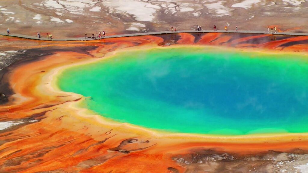 Volcanologists discover "domed magma uplift" in the Yellowstone caldera 19