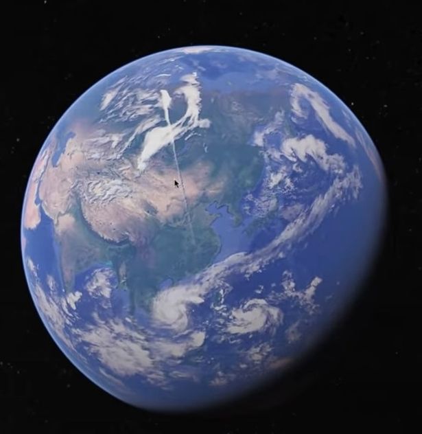 "Google Earth" user discovered a strange object about 3000 miles long 21