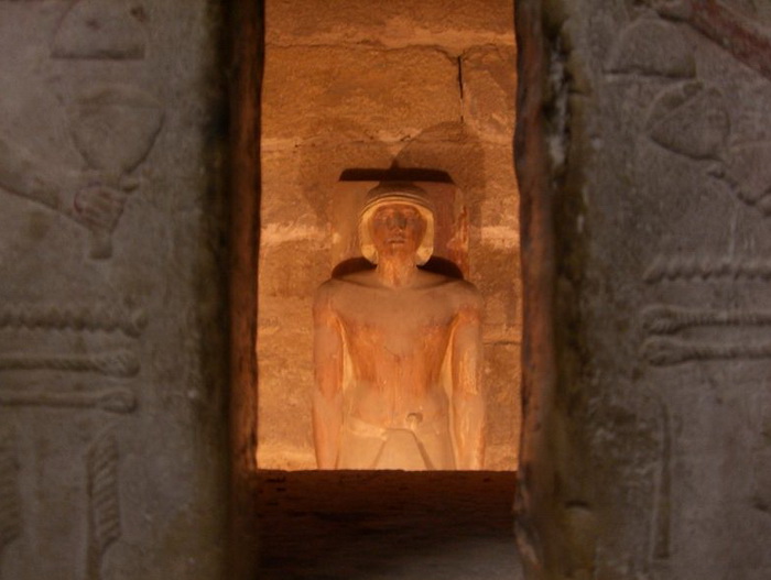 It was assumed that everything that happens in the tomb is watched by spirits and various hypostases of the soul of the deceased. It was assumed that everything that happens in the tomb is watched by spirits and various hypostases of the soul of the deceased.