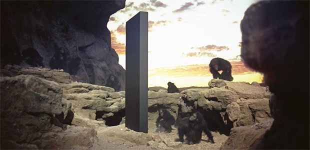 A mysterious metal monolith found in the Utah desert canyon 2