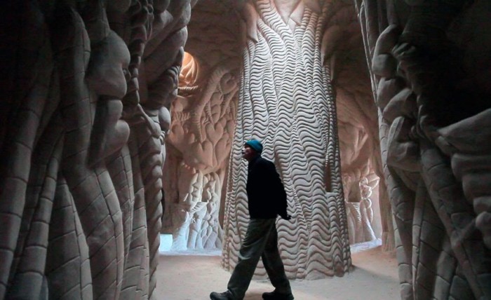 There is a man on Earth who makes caves: you will be amazed when you see what has done alone after 25 years 19