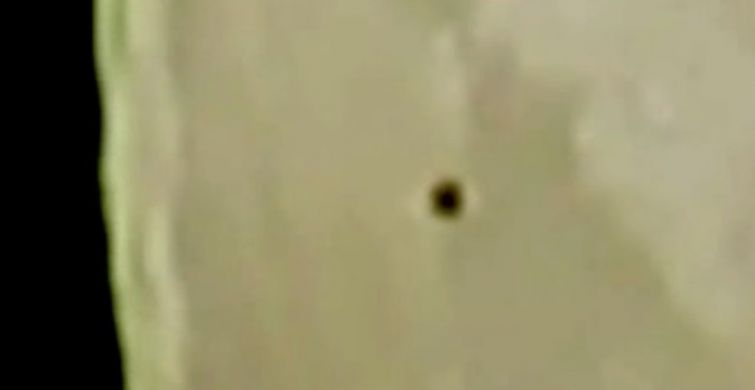 Black UFO flew near the moon (VIDEO) 20