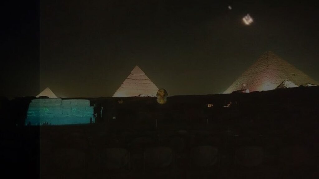 On December 4, many UFOs appeared at night over the pyramids of Giza in Egypt 27