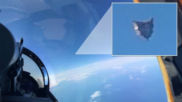 UFO photo taken by a pilot using a mobile phone released from classified US military report 1