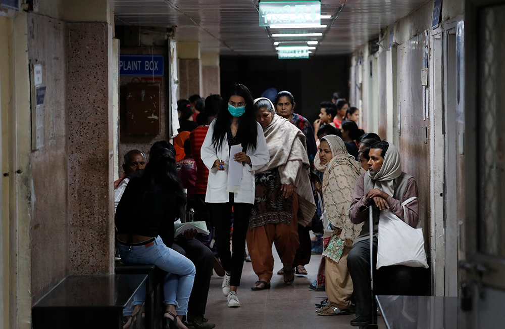 Outbreak of an unknown disease in India: one died, hundreds in hospitals 15