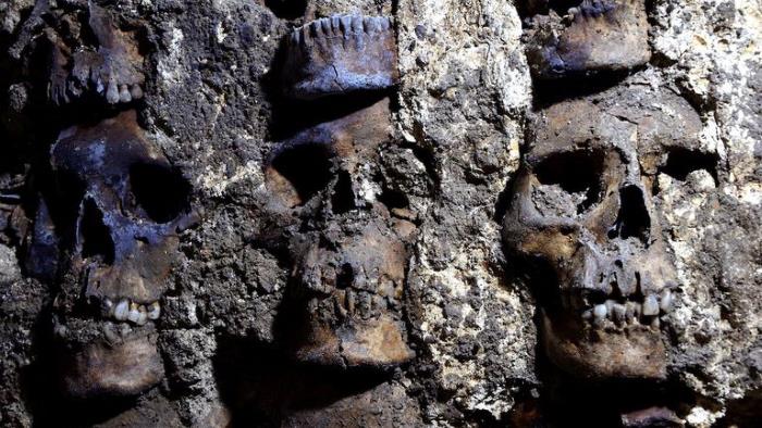 Archaeologists find a "wall of skulls" in Mexico City, the remains of captives and sacrifices to the Aztec god 13