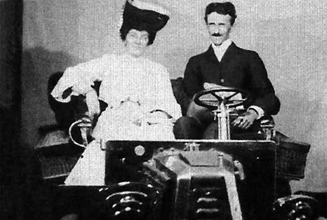 Tesla invented a device like "perpetual motion machine" and tested it in a car.