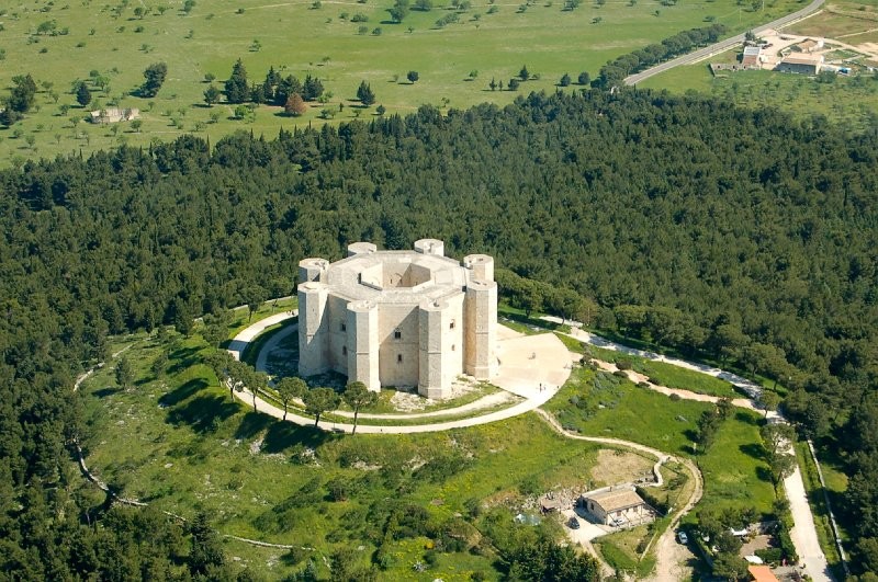 Which castle in Europe is considered the most mystical: you will be surprised 11